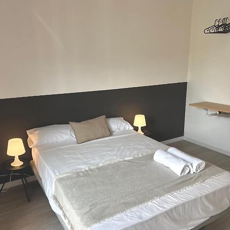 Casa De Huespedes Mi Lla Hotel Madrid Eksteriør billede
