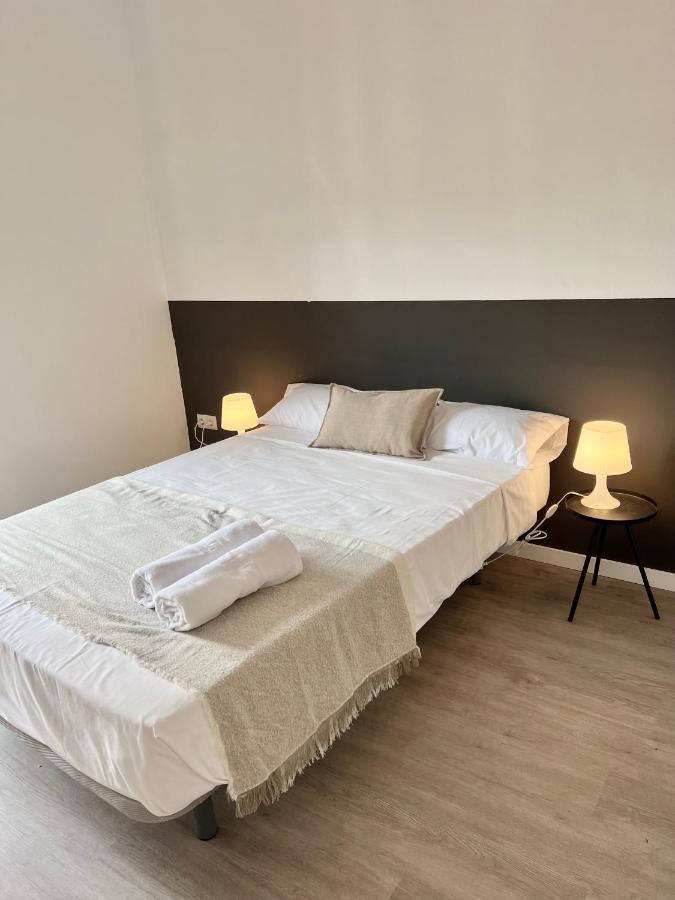 Casa De Huespedes Mi Lla Hotel Madrid Eksteriør billede