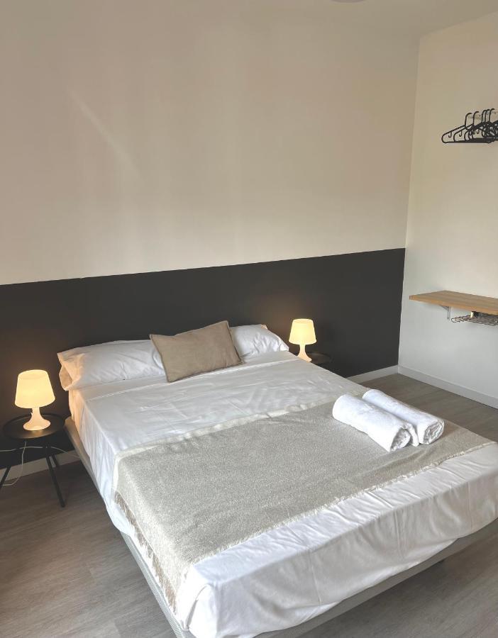 Casa De Huespedes Mi Lla Hotel Madrid Eksteriør billede