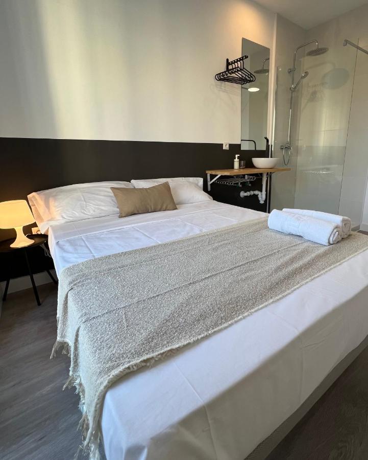 Casa De Huespedes Mi Lla Hotel Madrid Eksteriør billede