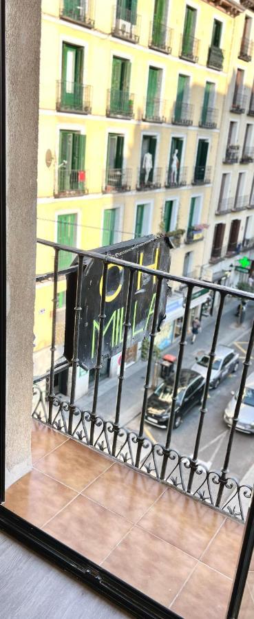Casa De Huespedes Mi Lla Hotel Madrid Eksteriør billede